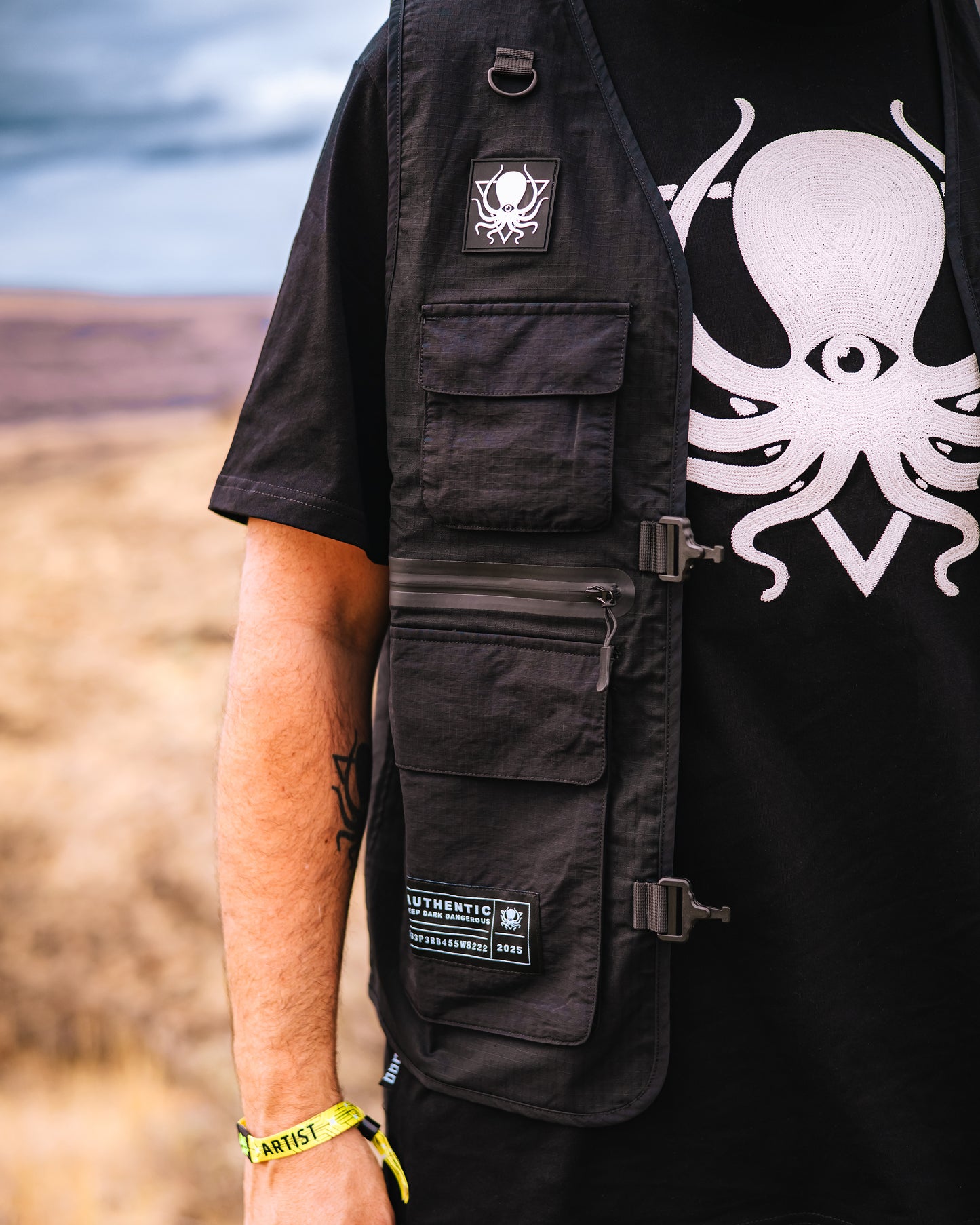 BLACK TECH VEST