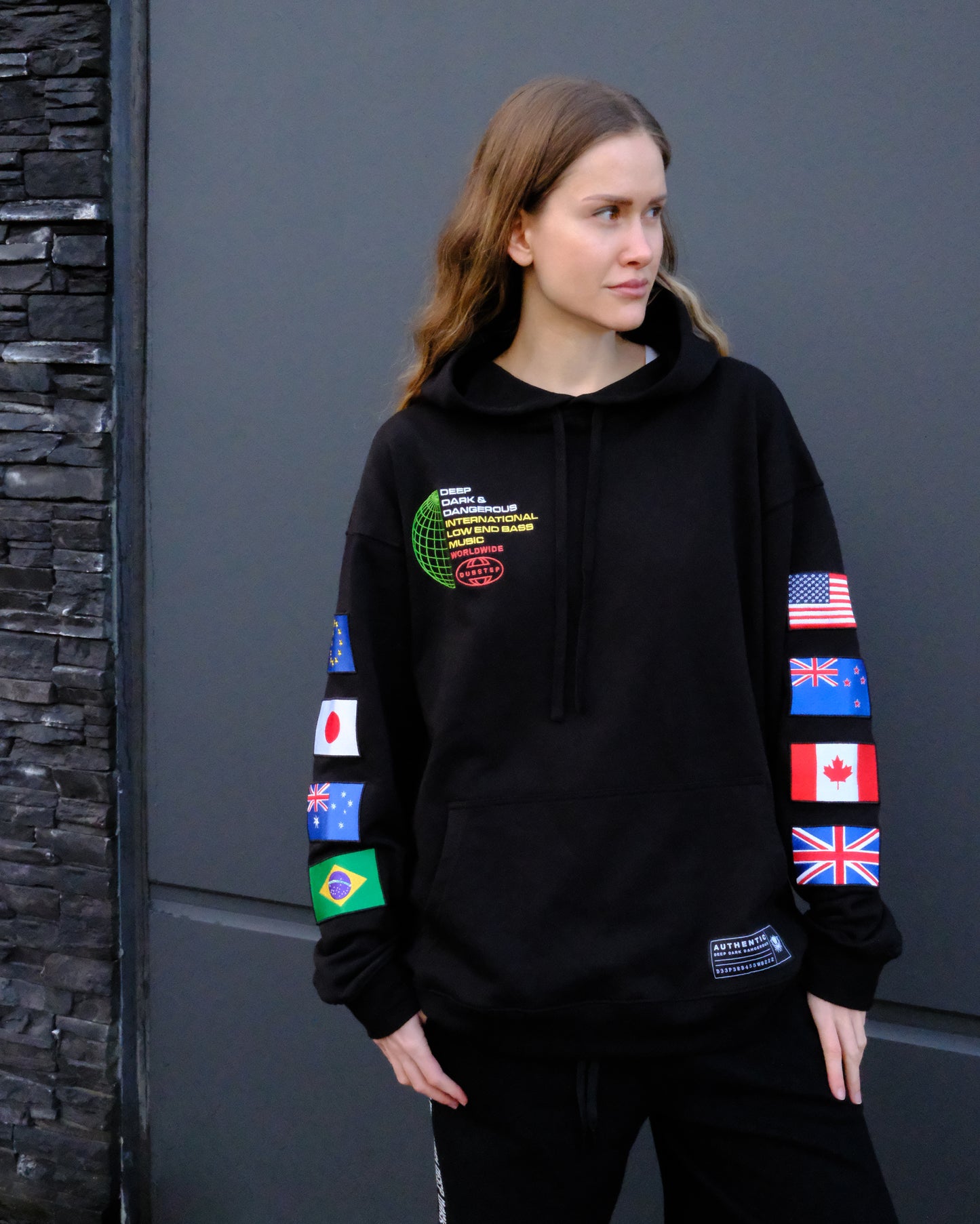 WORLDWIDE PULLOVER HOODIE