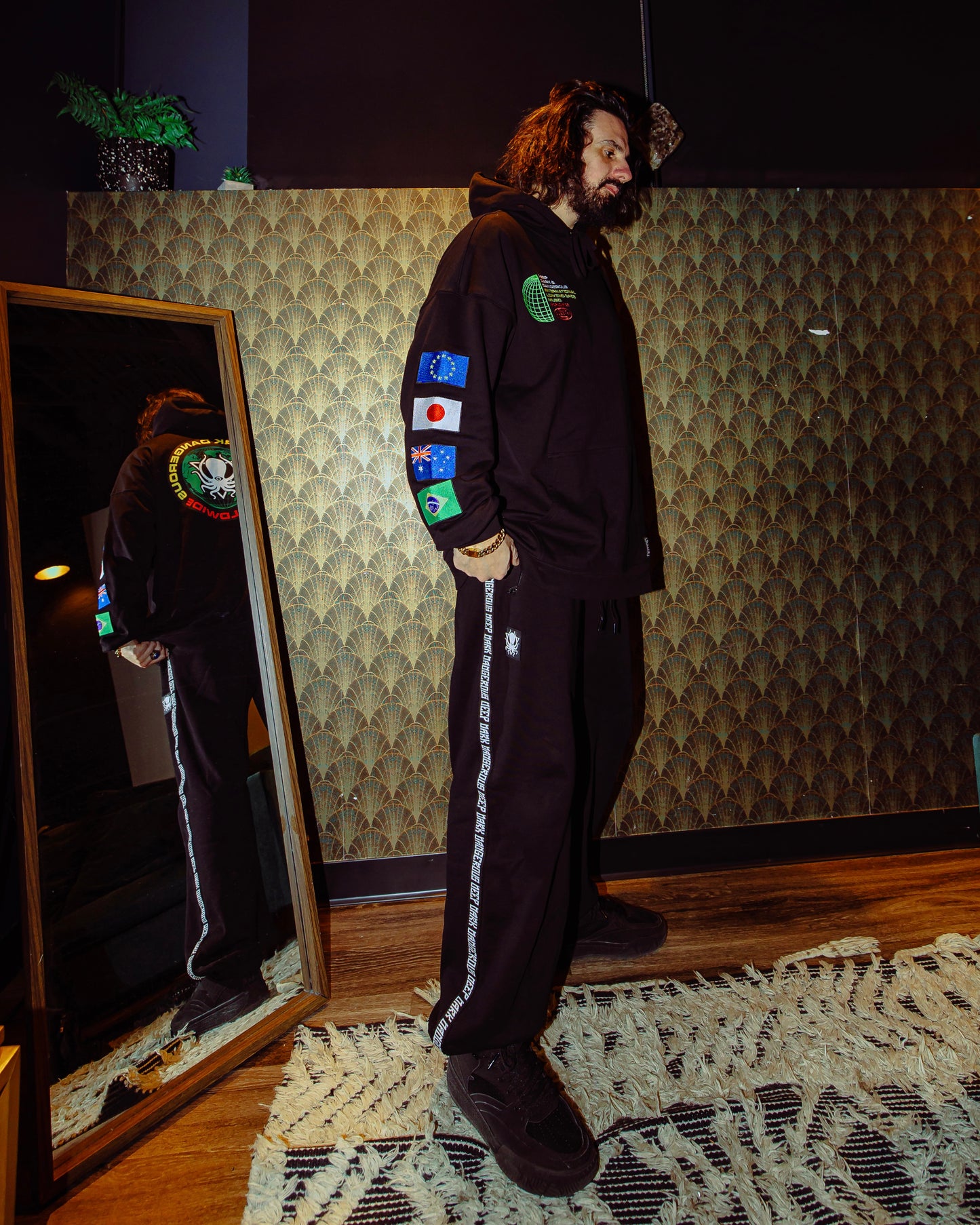 WORLDWIDE PULLOVER HOODIE