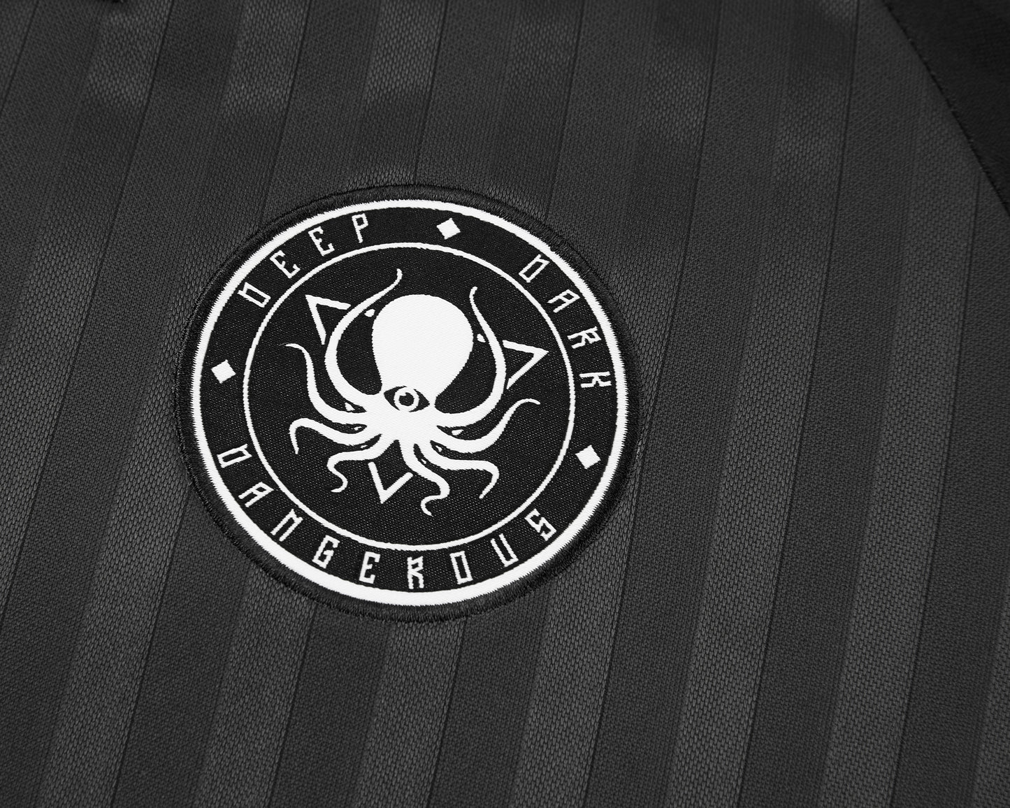 BLACK DEEP COLLAR JERSEY